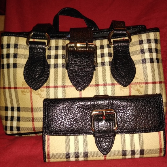 Burberry purse and wallet - Picture 1 of 1